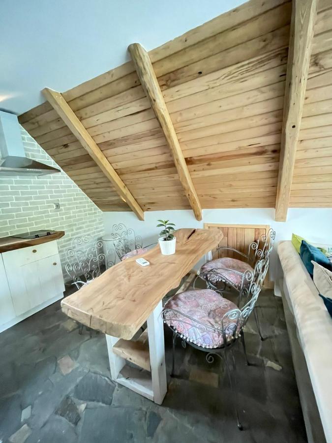 Case de vacanță Unique Wooden With Pool *
